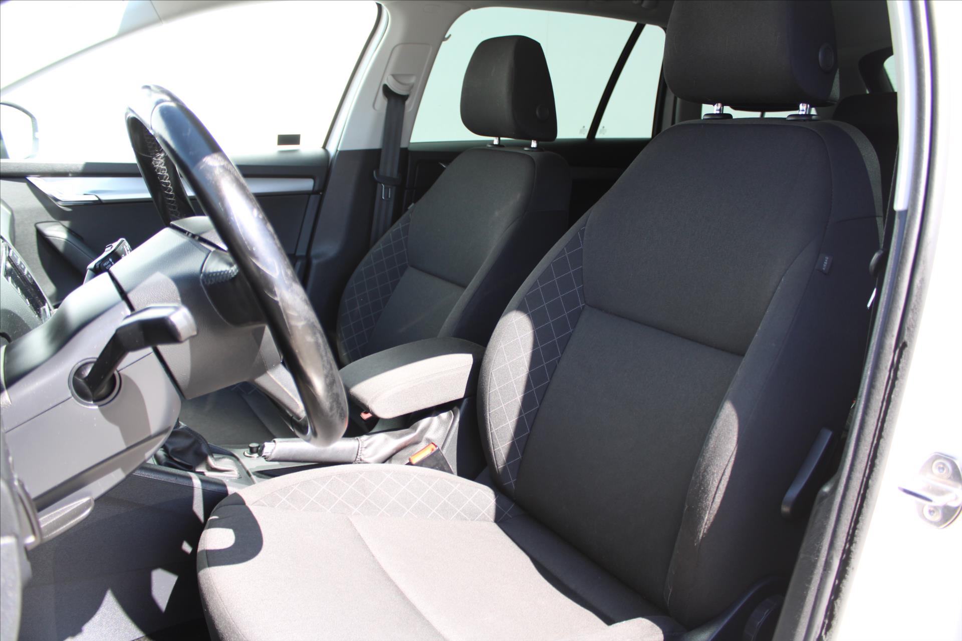 skoda-octavia-1-6-tdi-85kw-dsg-ambition - 9