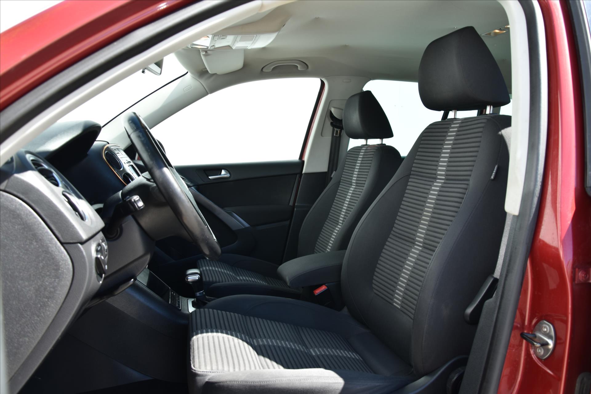 volkswagen-tiguan-2-0-tdi-103kw-dsg-4motion-cr - 8