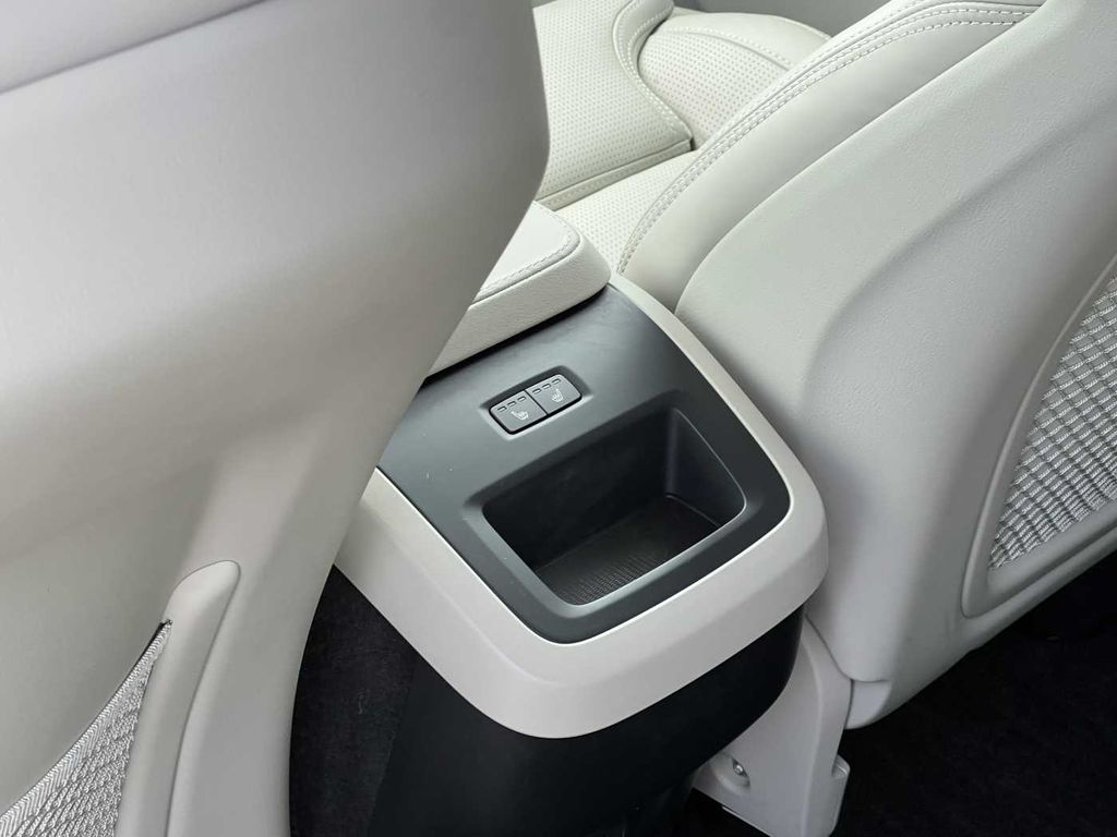 volvo-xc90-plus-b5-awd-vzduch-ventilace - 9