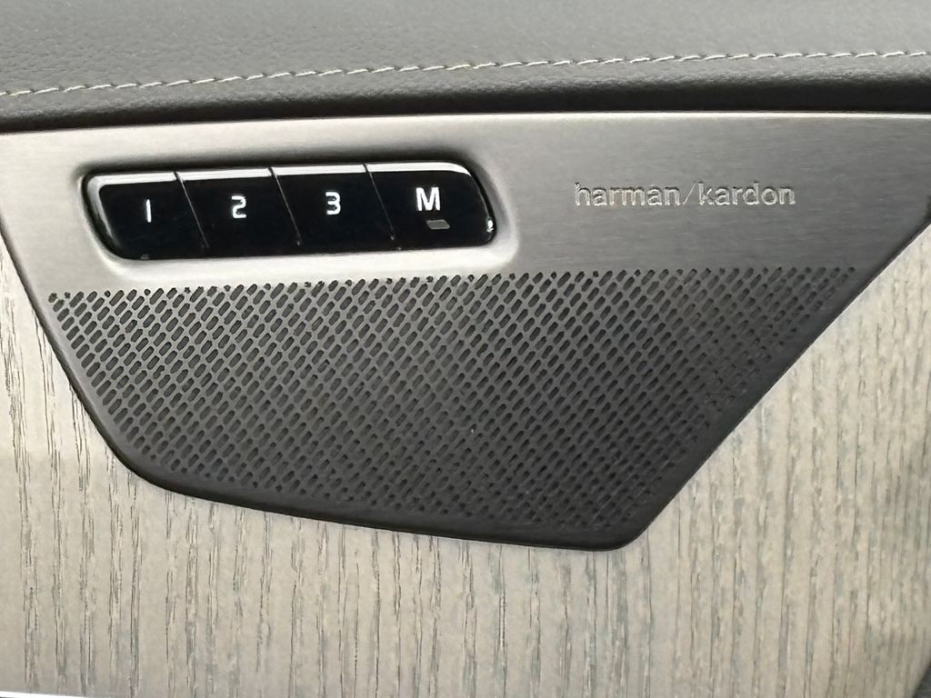 volvo-xc90-t8-plus-awd-vzduch-ventilace - 8