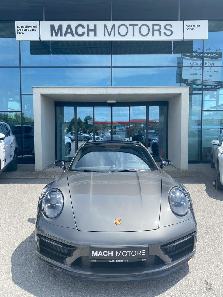 porsche-911-carrera-4-gts-panorama - 2
