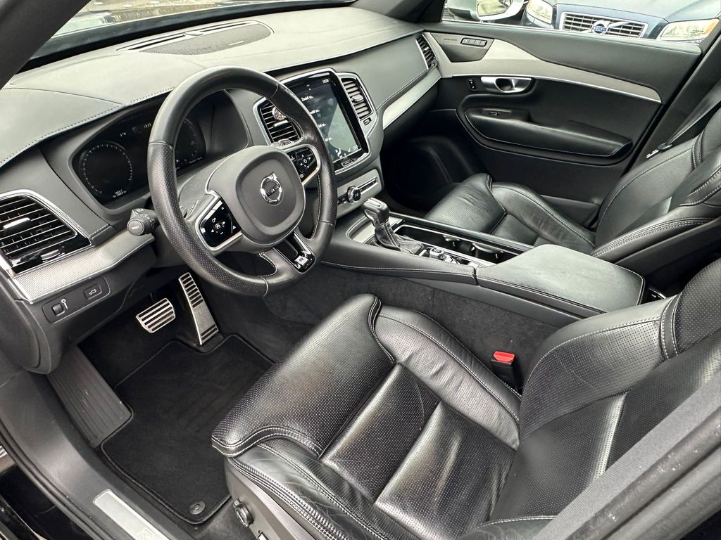 volvo-xc90-r-design-d5-awd-vzduch-h-k - 5