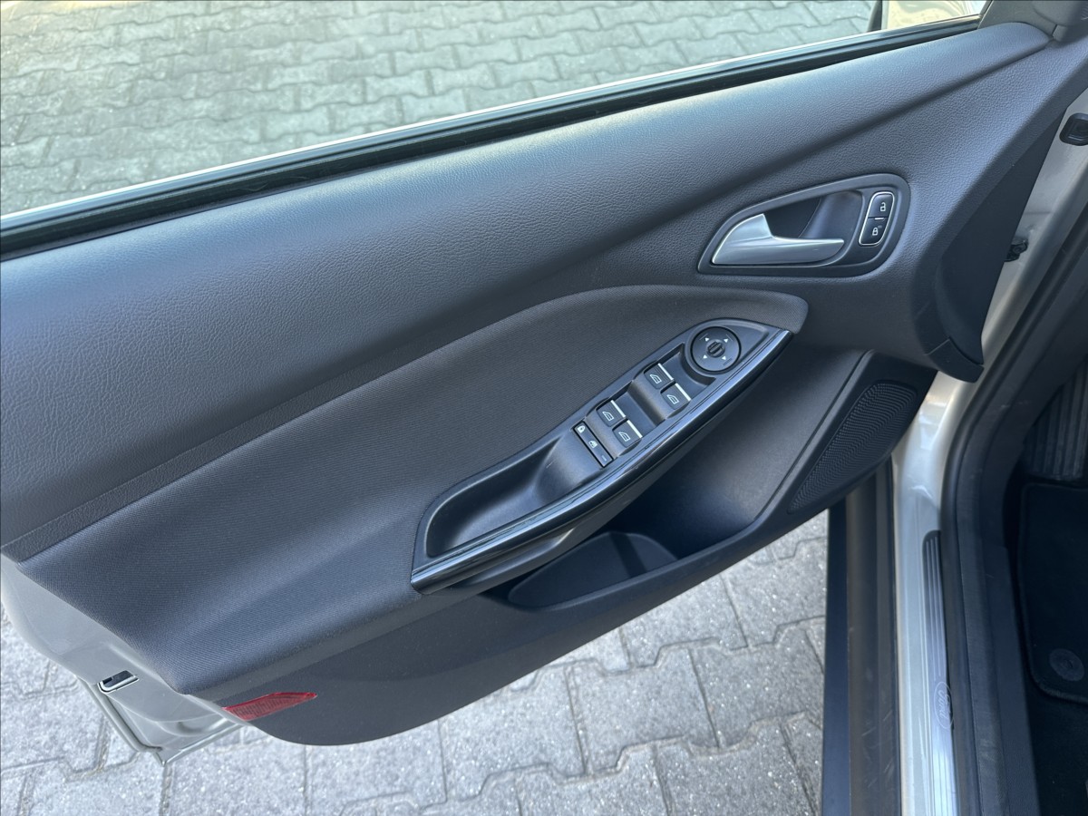 ford-focus-1-5-ecoboost-titanium - 9