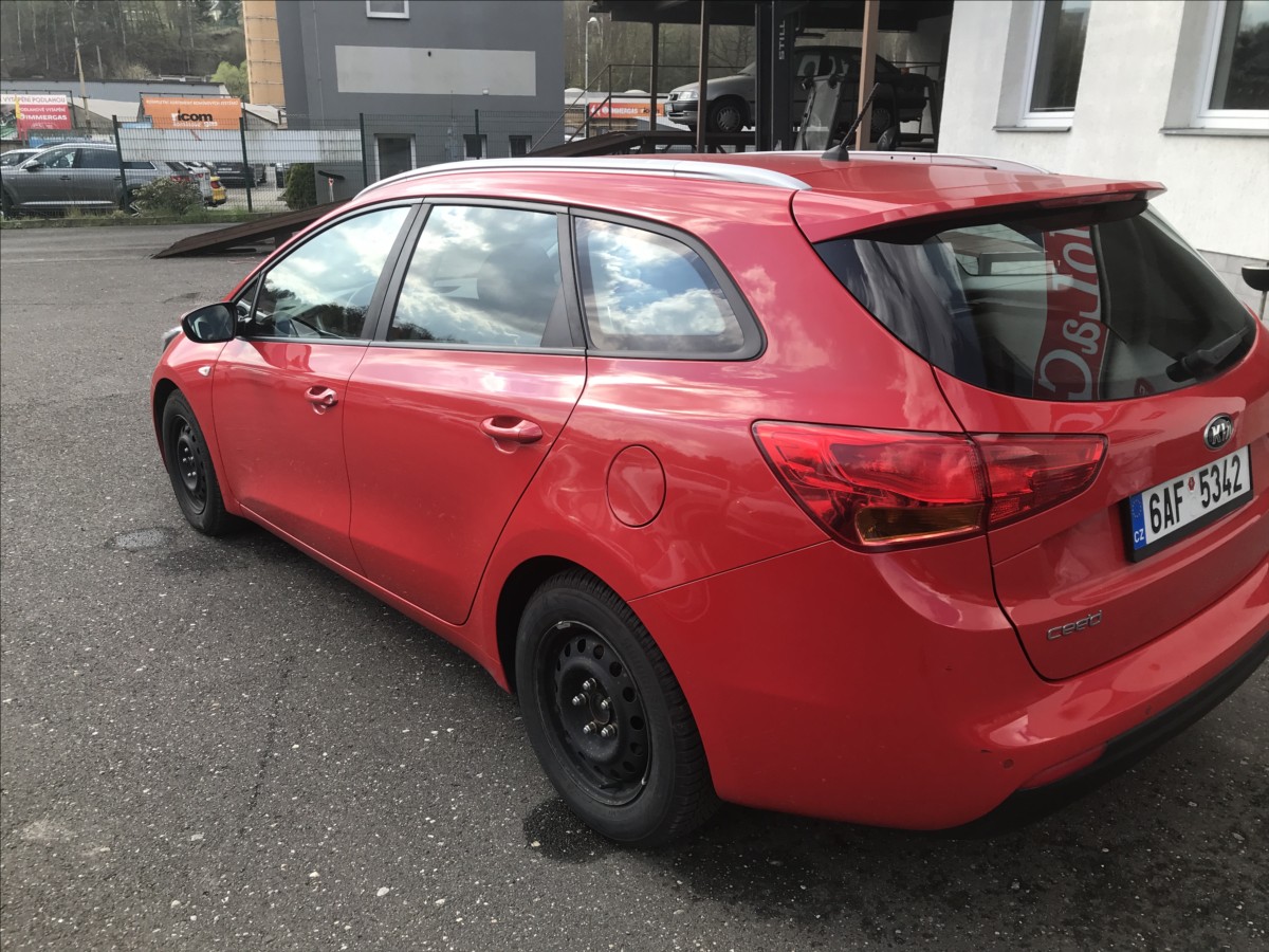 kia-ceed-1-6-crdi-combi-automat - 5