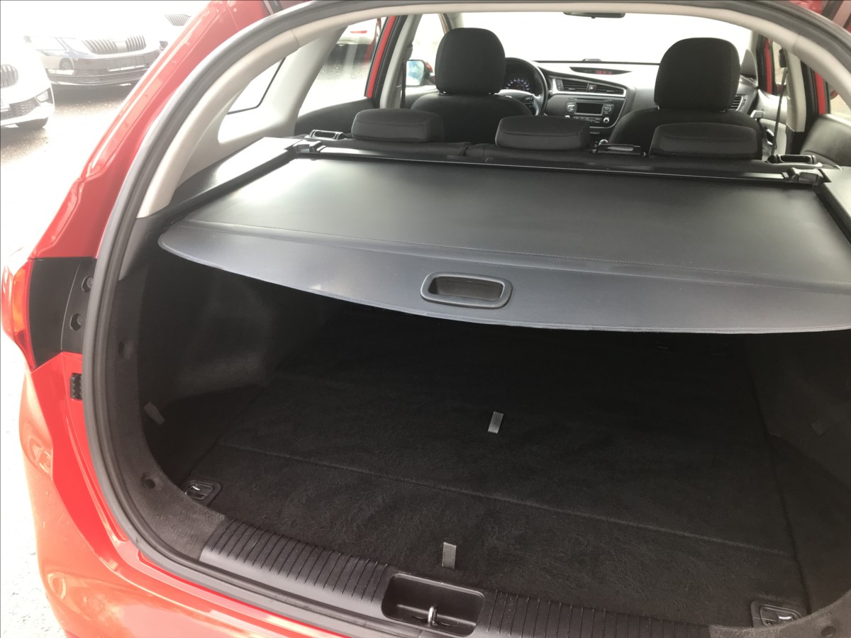 kia-ceed-1-6-crdi-combi-automat - 6