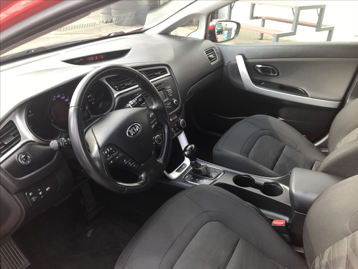 kia-ceed-1-6-crdi-combi-automat - 7