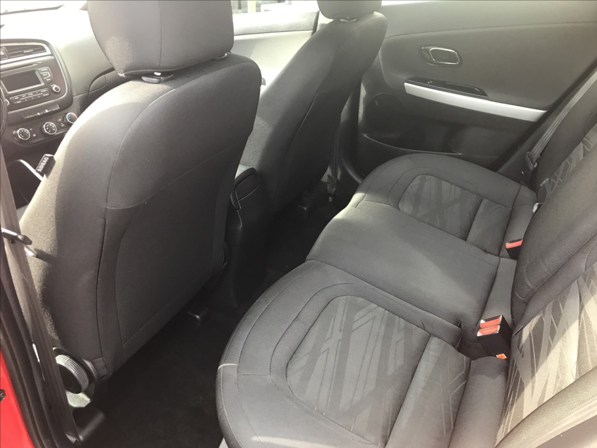 kia-ceed-1-6-crdi-combi-automat - 9