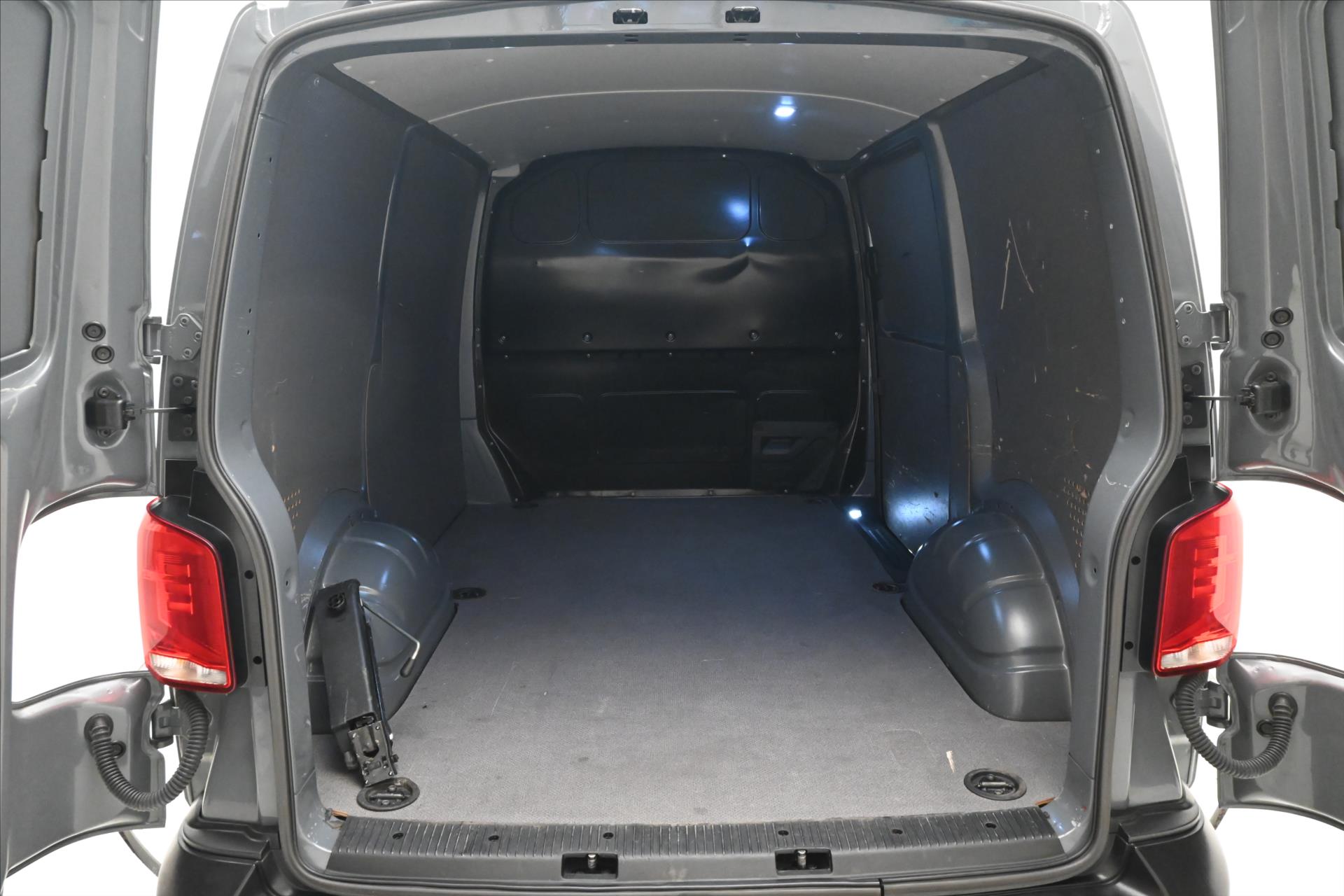 volkswagen-transporter-2-0-tdi-81-kw-tempomat-zaruka-az-5-let - 9