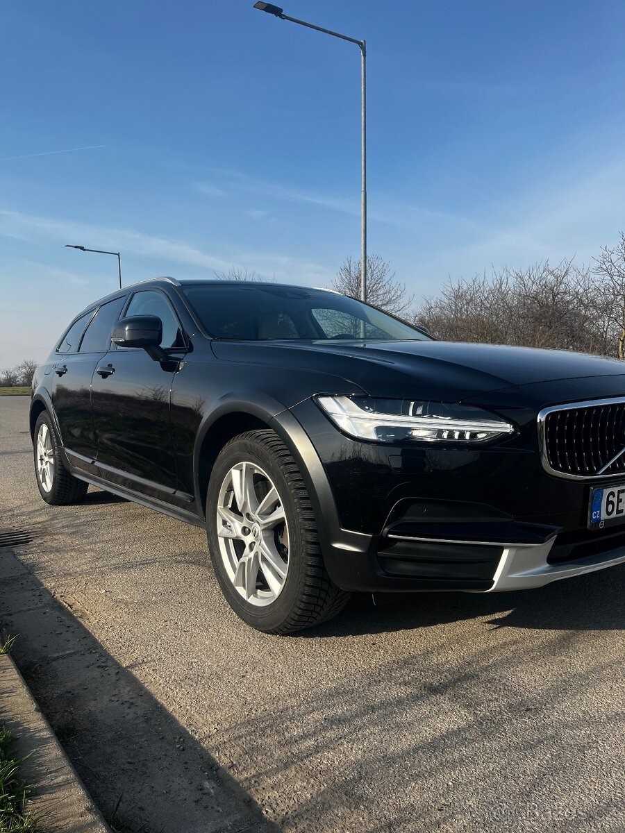 volvo-v90-cross-country-d4-awd-140-kw - 1