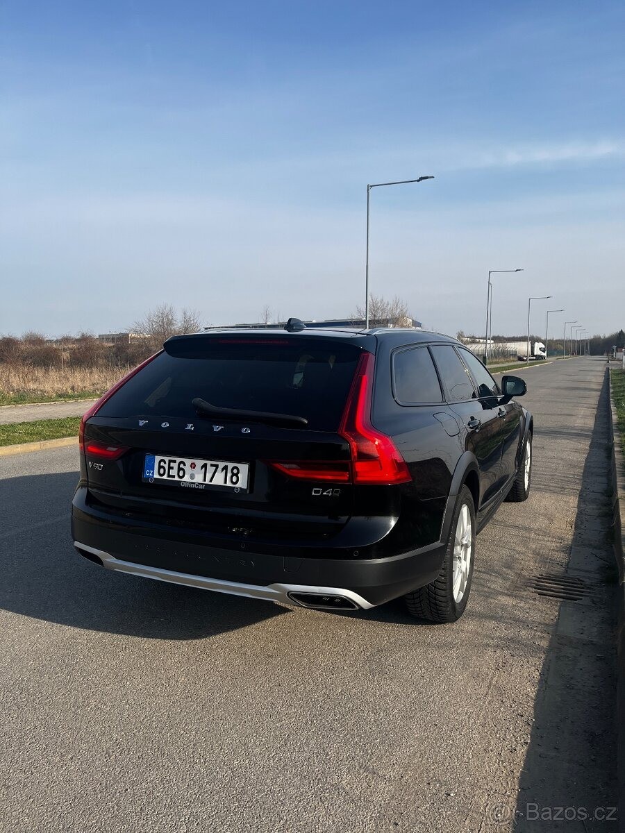 volvo-v90-cross-country-d4-awd-140-kw - 4
