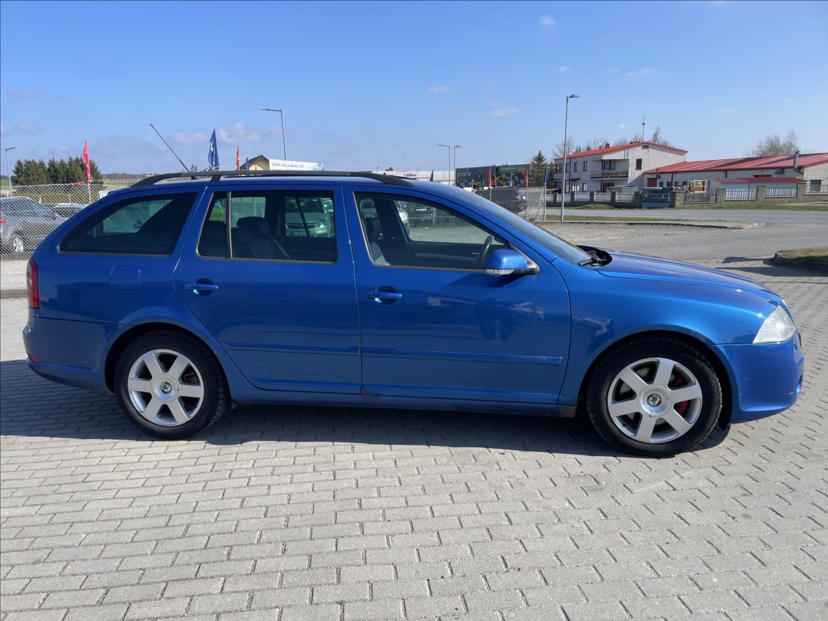 skoda-octavia-2-0-tdi-rs-125kw-prav-servis-bmn - 4