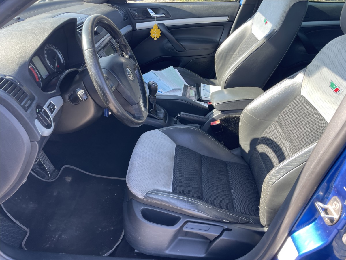 skoda-octavia-2-0-tdi-rs-125kw-prav-servis-bmn - 6