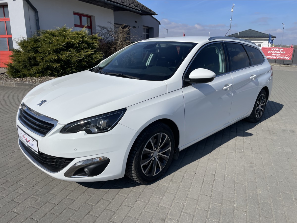 Peugeot 308 1,6 BHDi 88kw Allure LED GPS, po rozvodech a STK