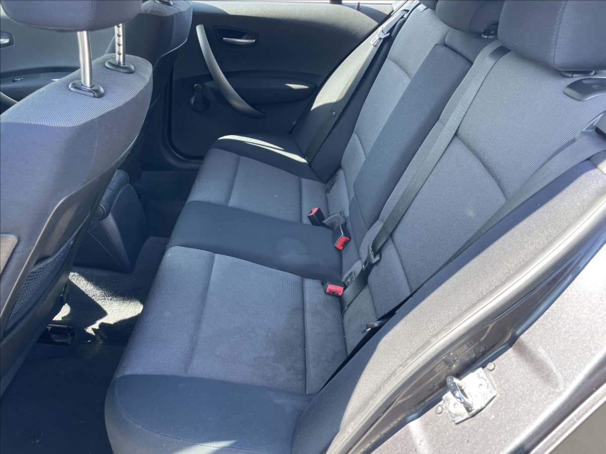 bmw-rada-1-1-6-i-85kw-klimatronic-vyhrev - 7