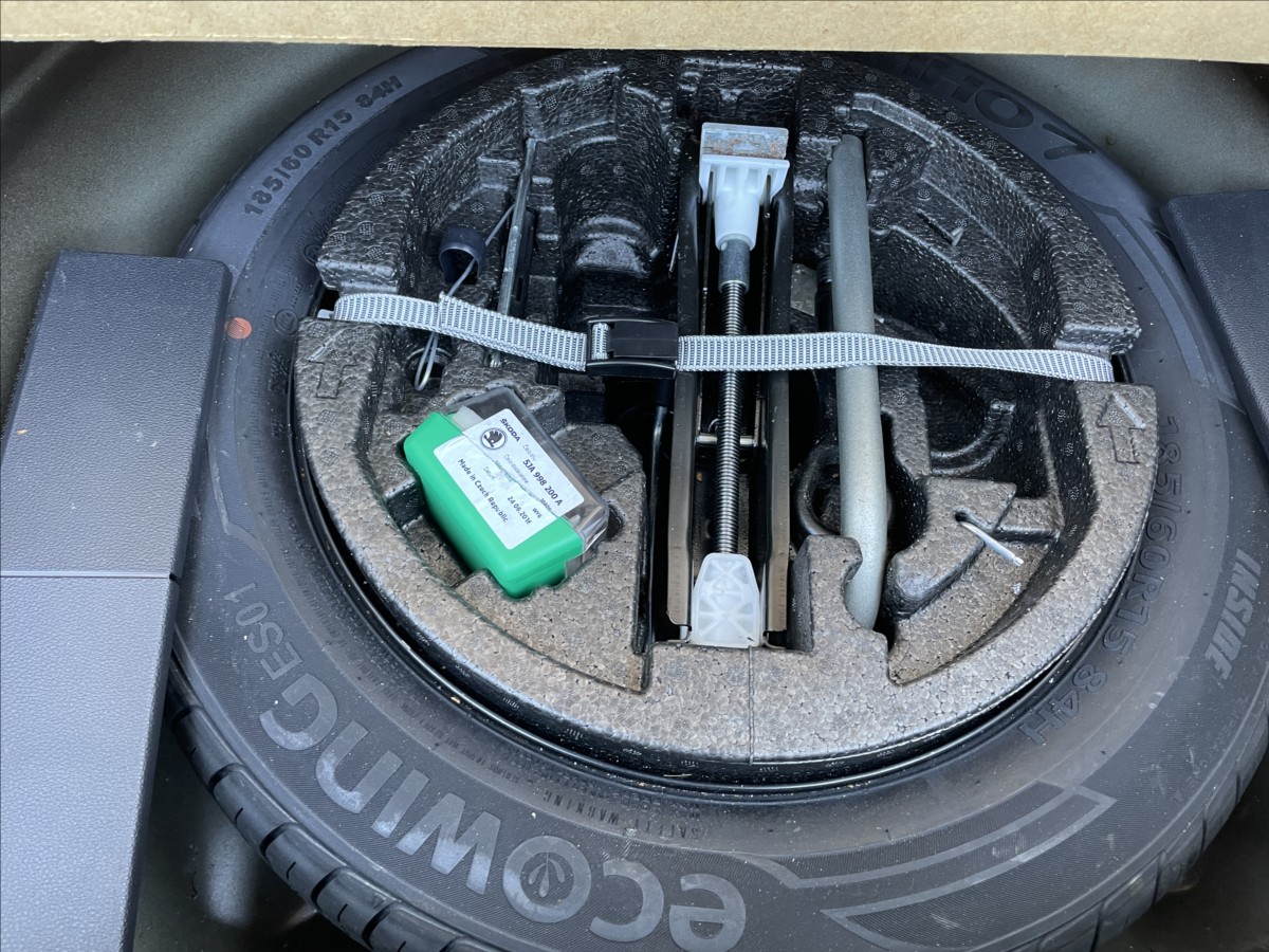 skoda-rapid-1-2-tsi-66kw-style-radar-klimatronic-vyhrev-czauto - 9