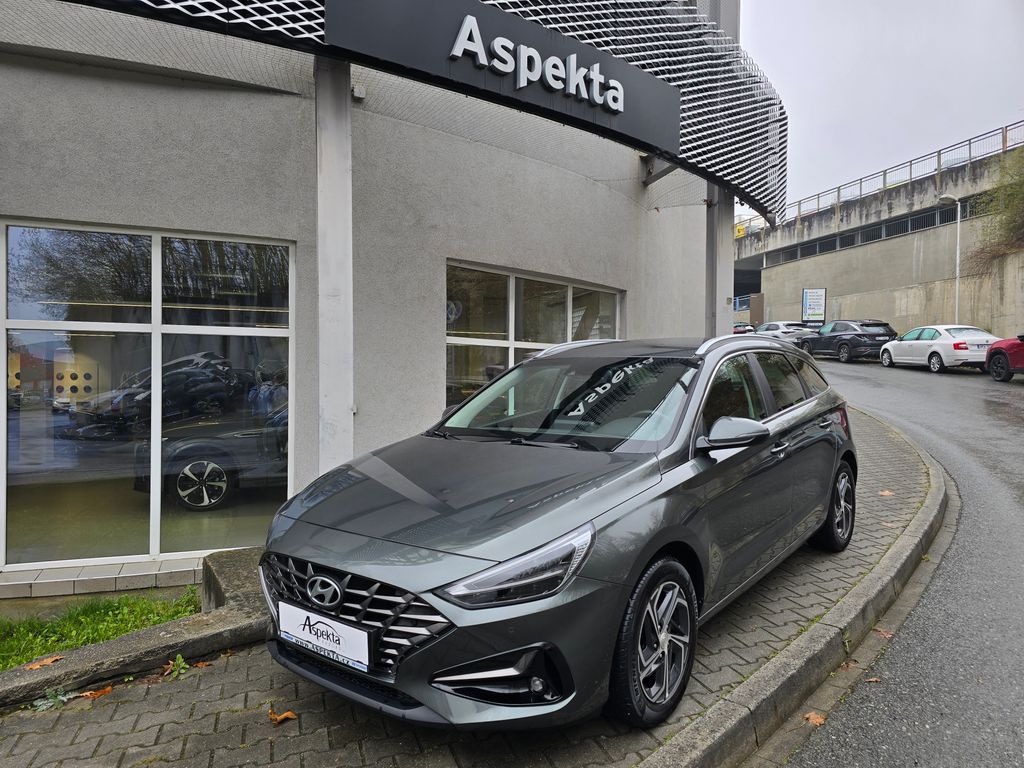 Hyundai i30 1.5i Smart, serv.kn., 1.maj.