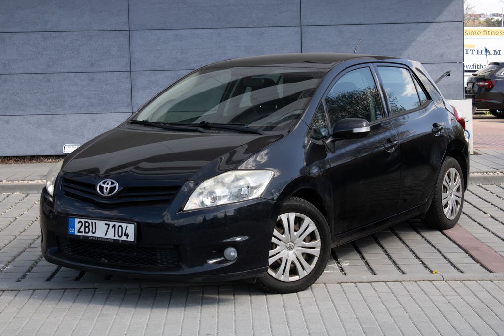 toyota-auris - 0