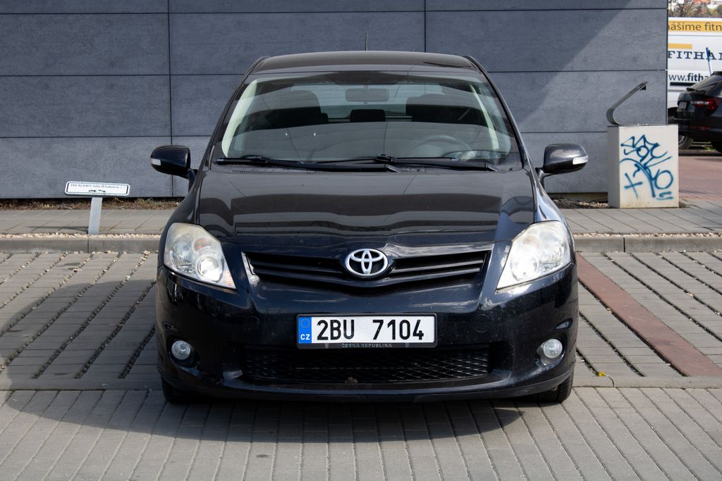 toyota-auris - 1