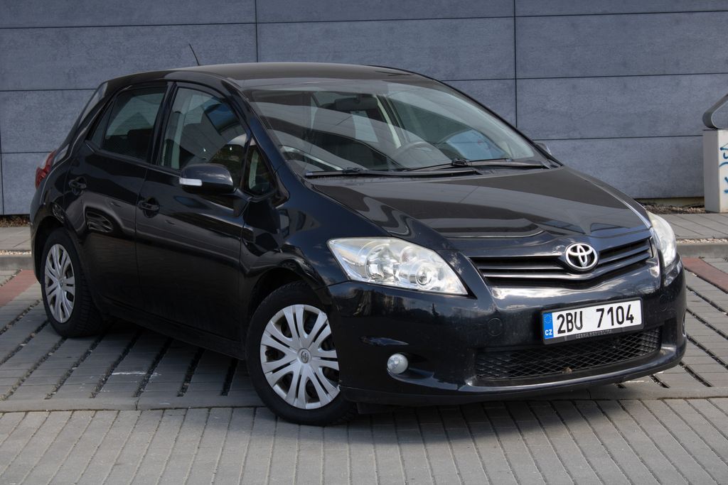 toyota-auris - 2