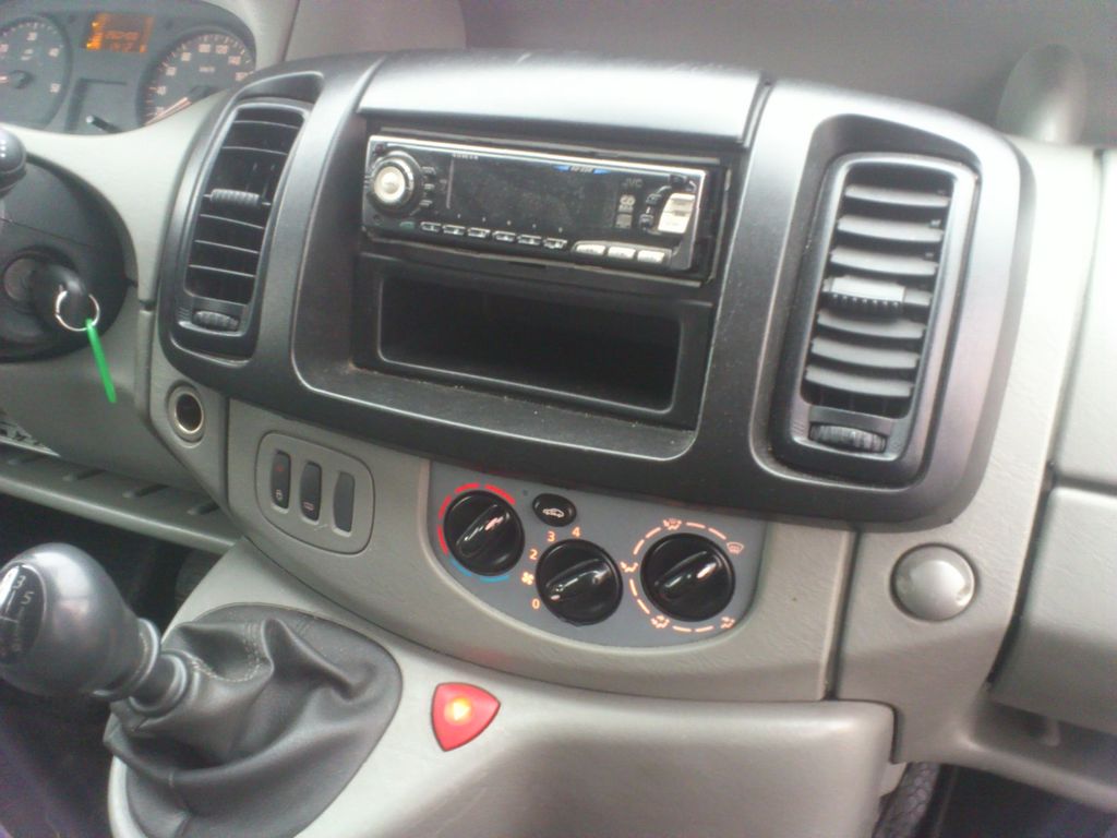 opel-vivaro-2-5-cdti-107kw - 9