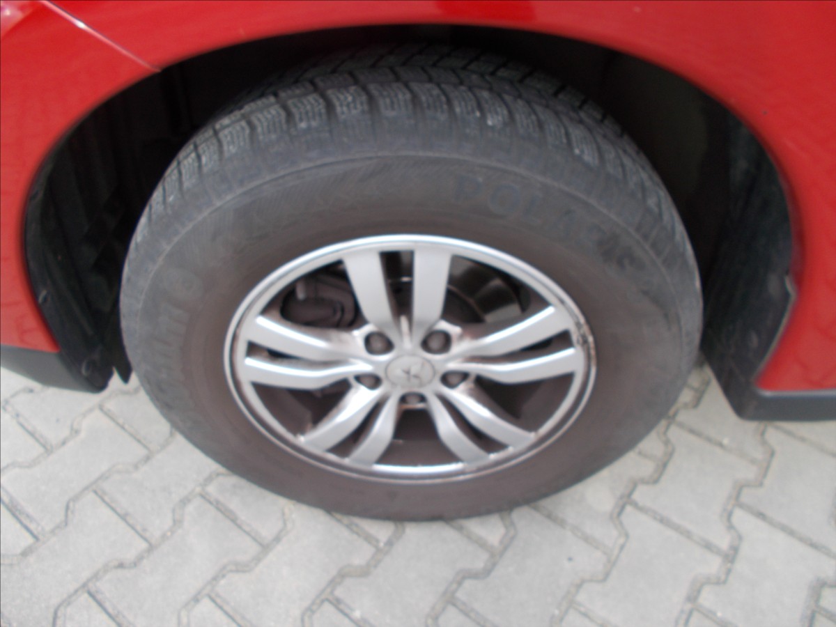 mitsubishi-outlander-2-0-16v-1-majitel-cr-68500-km-top - 5