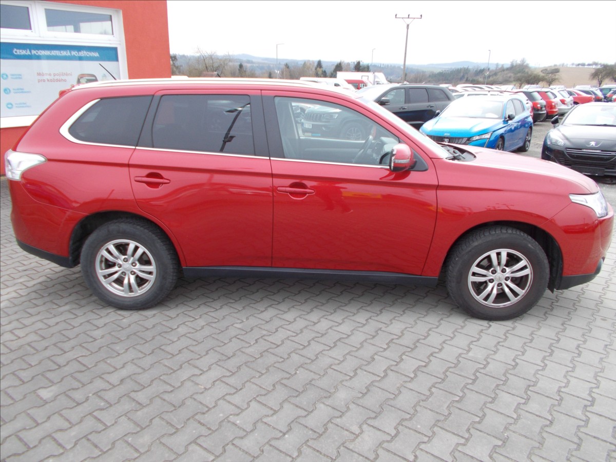 mitsubishi-outlander-2-0-16v-1-majitel-cr-68500-km-top - 8