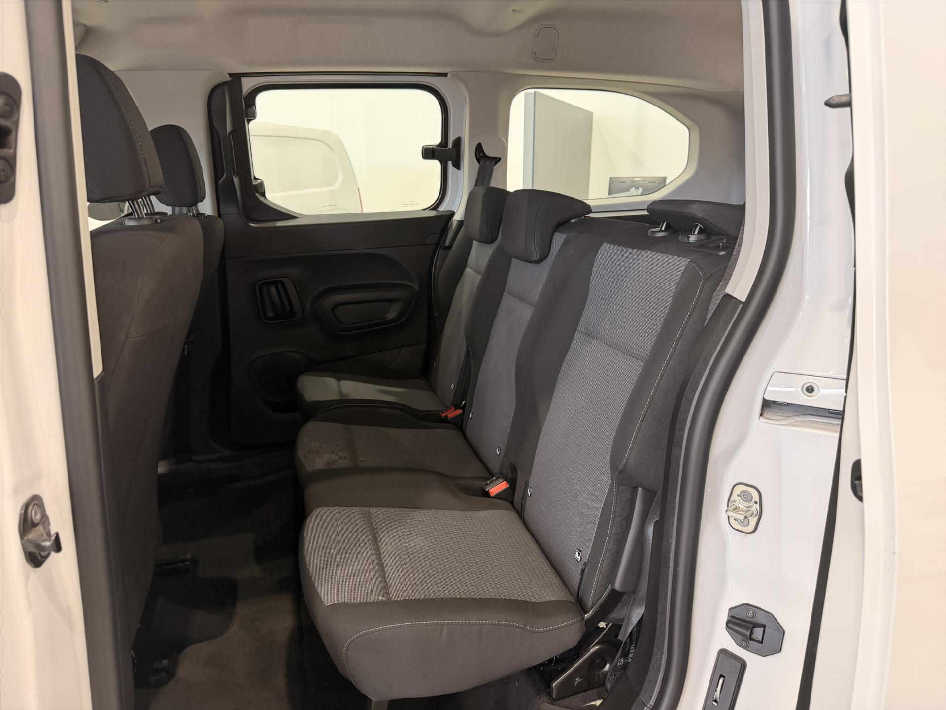 toyota-proace-1-5-business-7s-1-5-diesel-130hp-lwb - 8