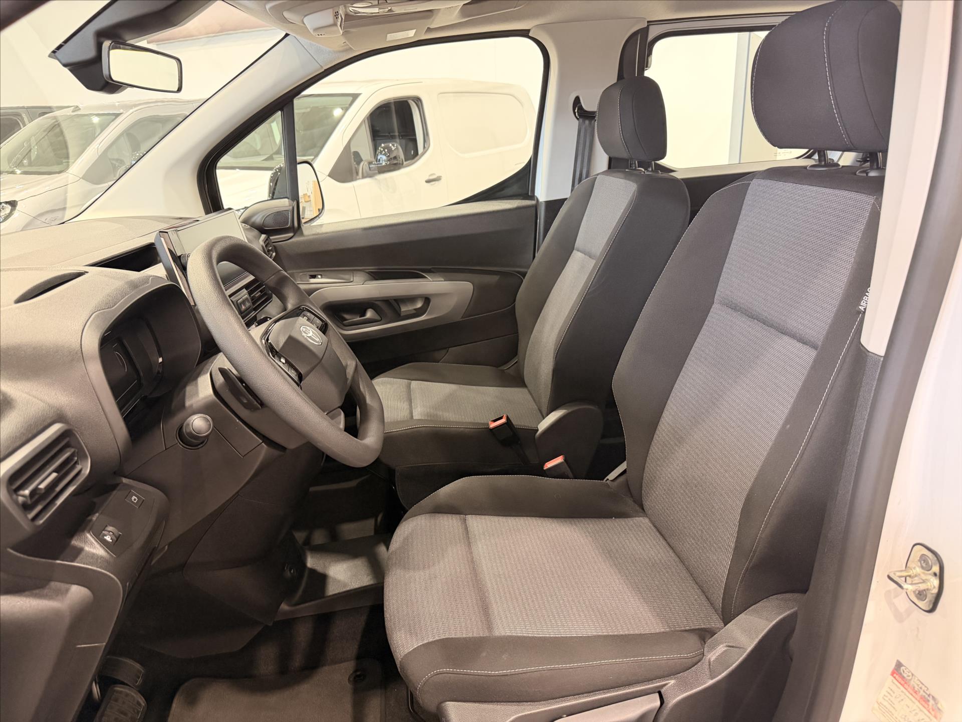 toyota-proace-1-5-business-7s-1-5-diesel-130hp-lwb - 9