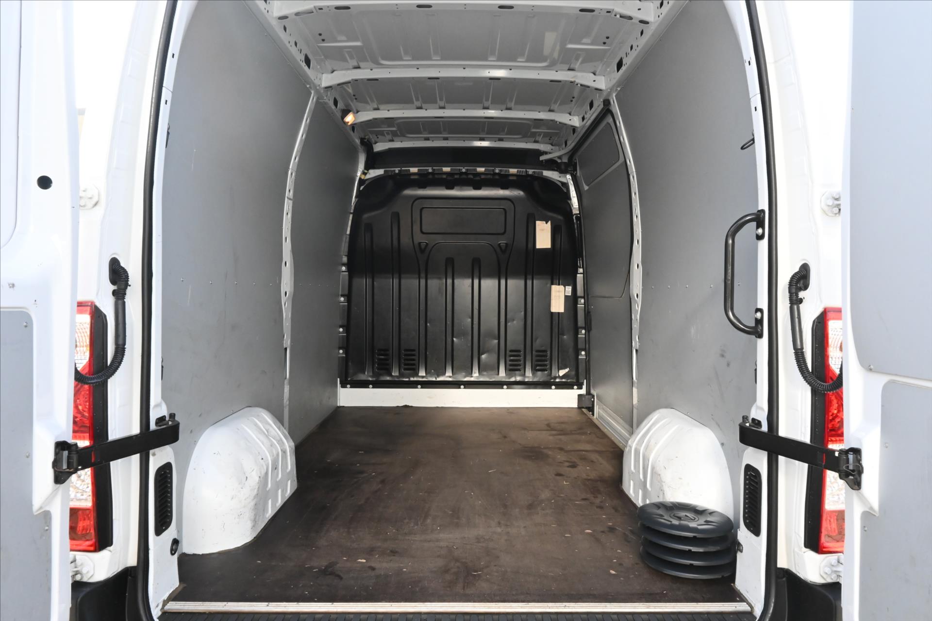 renault-master-2-3-dci-110-kw-l2h2-zaruka-az-5-let - 9