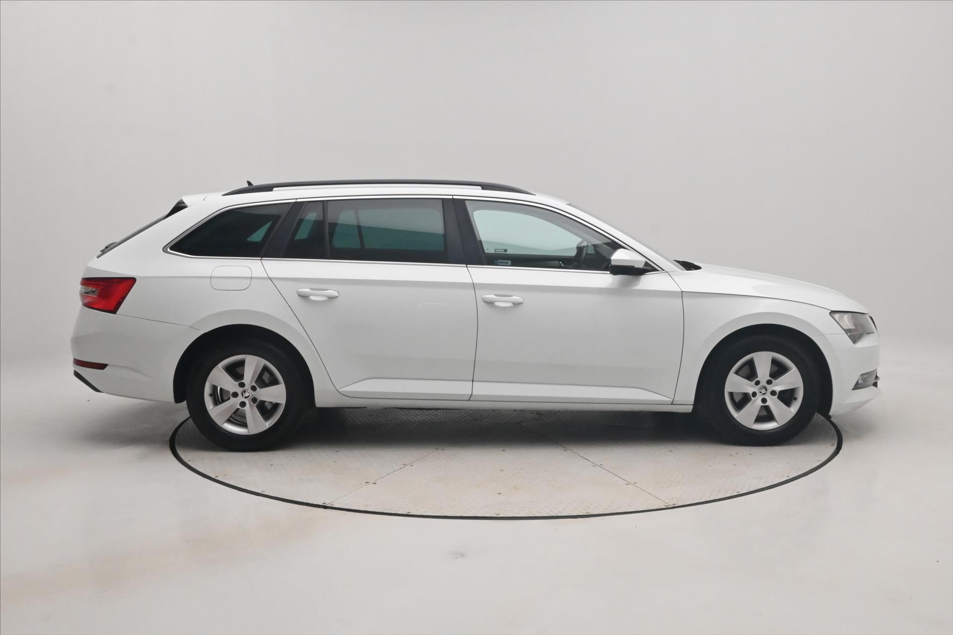skoda-superb-1-6-tdi-88-kw-navi-ambition-zaruka-az-5-let - 3