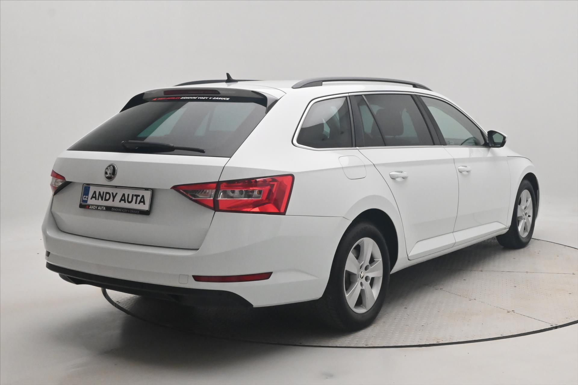 skoda-superb-1-6-tdi-88-kw-navi-ambition-zaruka-az-5-let - 4