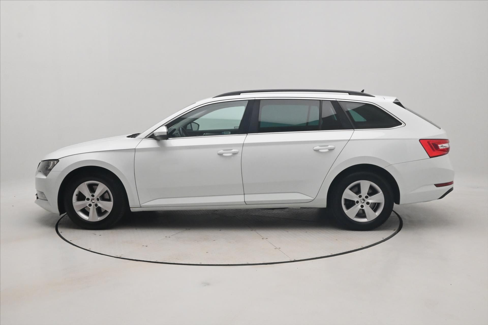 skoda-superb-1-6-tdi-88-kw-navi-ambition-zaruka-az-5-let - 7