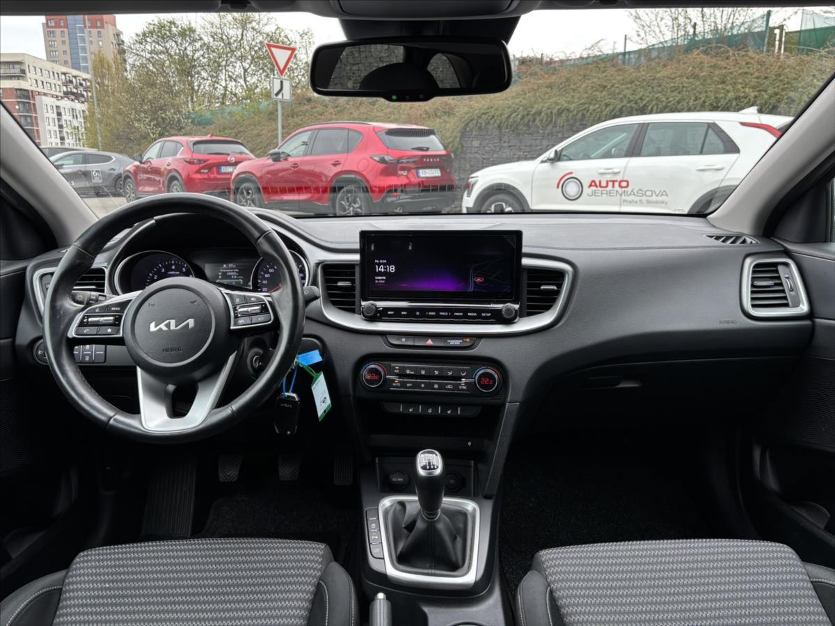 kia-ceed-1-5-tgdi-118kw-top-zaruka-navi - 8