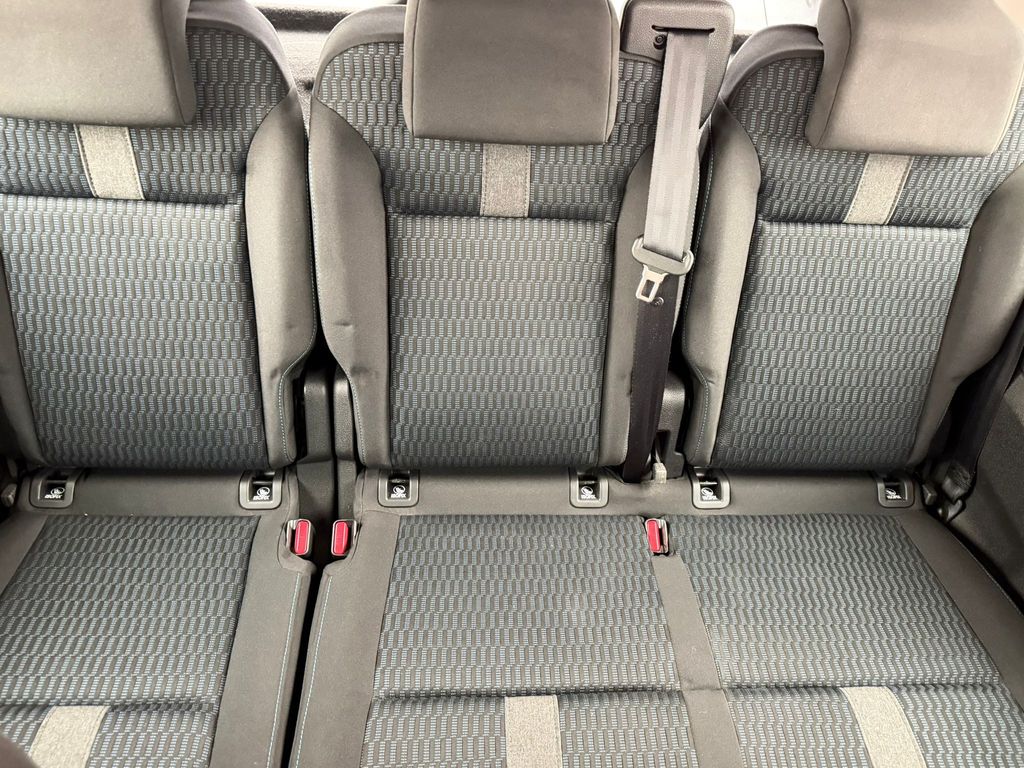 peugeot-traveller-l2-2-0-bluehdi-180-eat8-active - 8