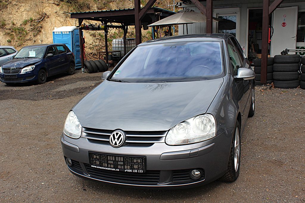 Volkswagen Golf V. 1.4i 90 kW