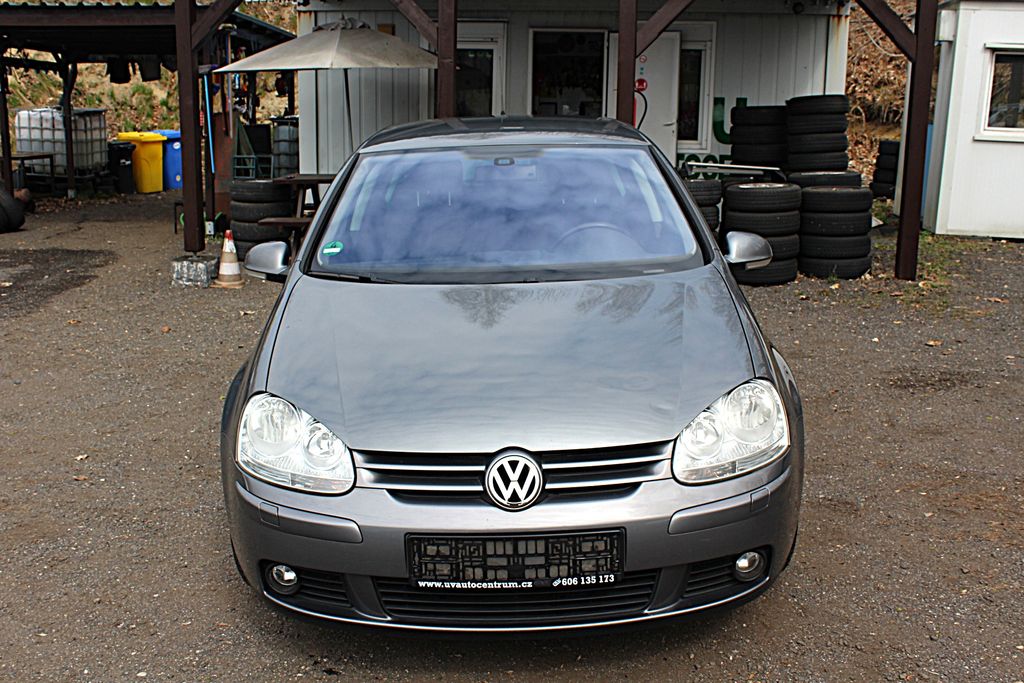 volkswagen-golf-v-1-4i-90-kw - 1