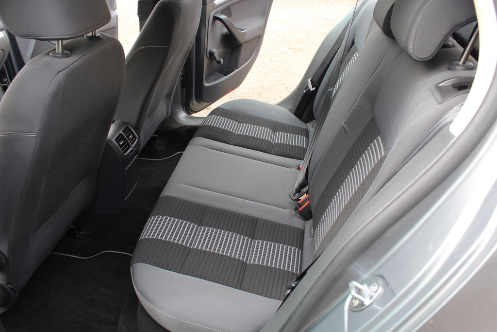 volkswagen-golf-v-1-4i-90-kw - 9