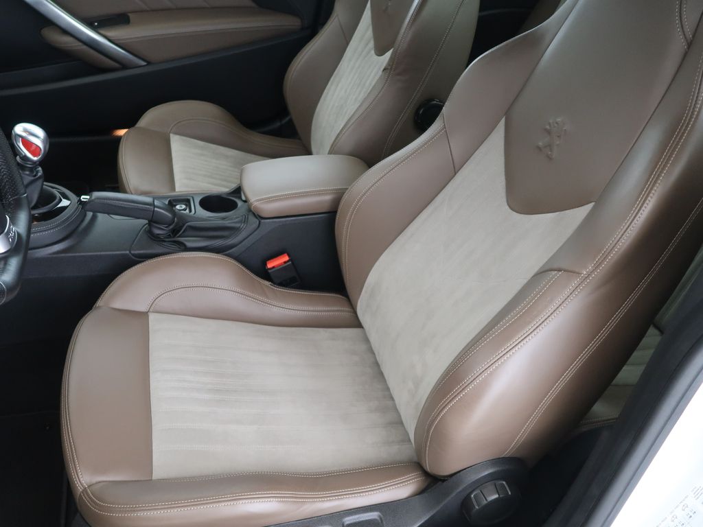 peugeot-rcz-1-6-16v-147kw-cz-allure - 9