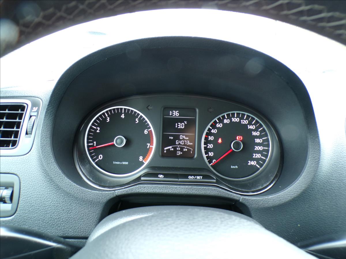 volkswagen-polo-1-2-tsi-77kw-digi-klima - 7