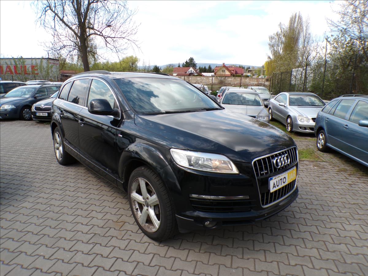 Audi Q7 3,0 TDI  S-Line,7míst