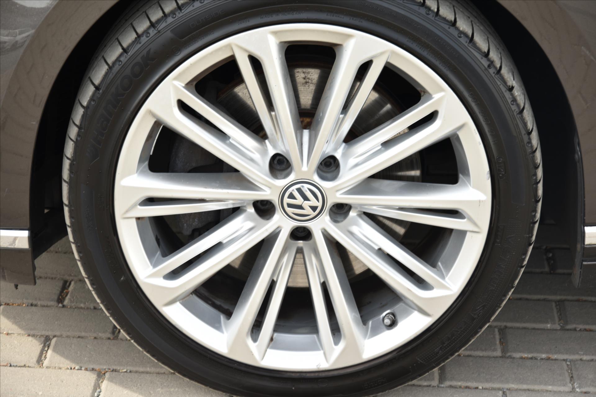 volkswagen-passat-2-0tdi-176kw-dsg-4mot-highline - 8