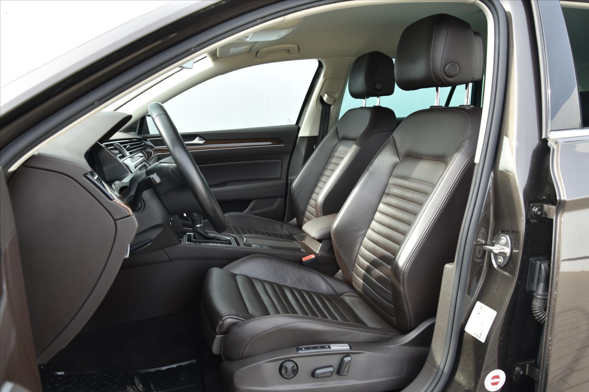 volkswagen-passat-2-0tdi-176kw-dsg-4mot-highline - 9