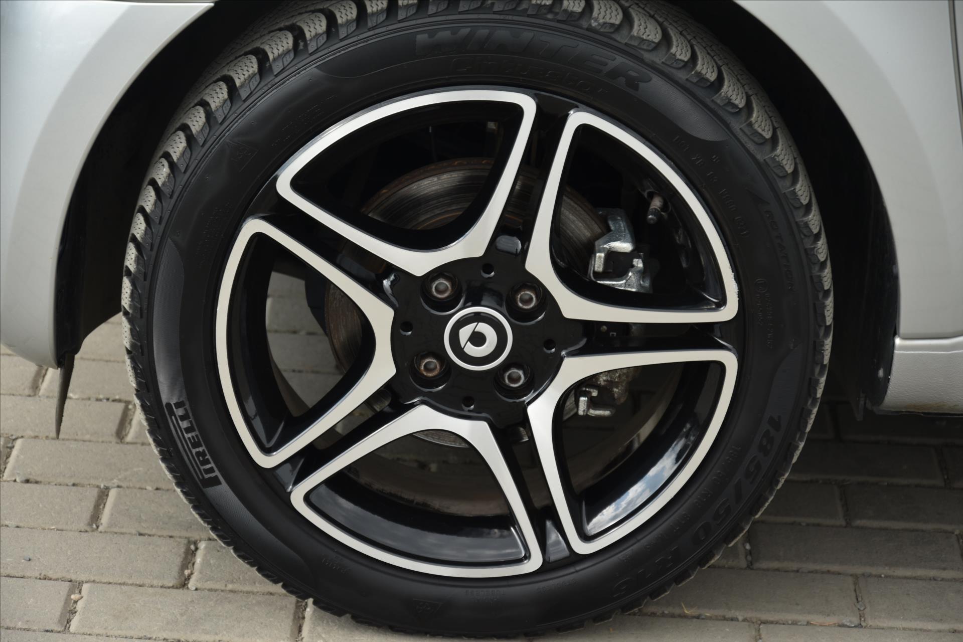 smart-fortwo-eq-elektro-led-panorama - 8