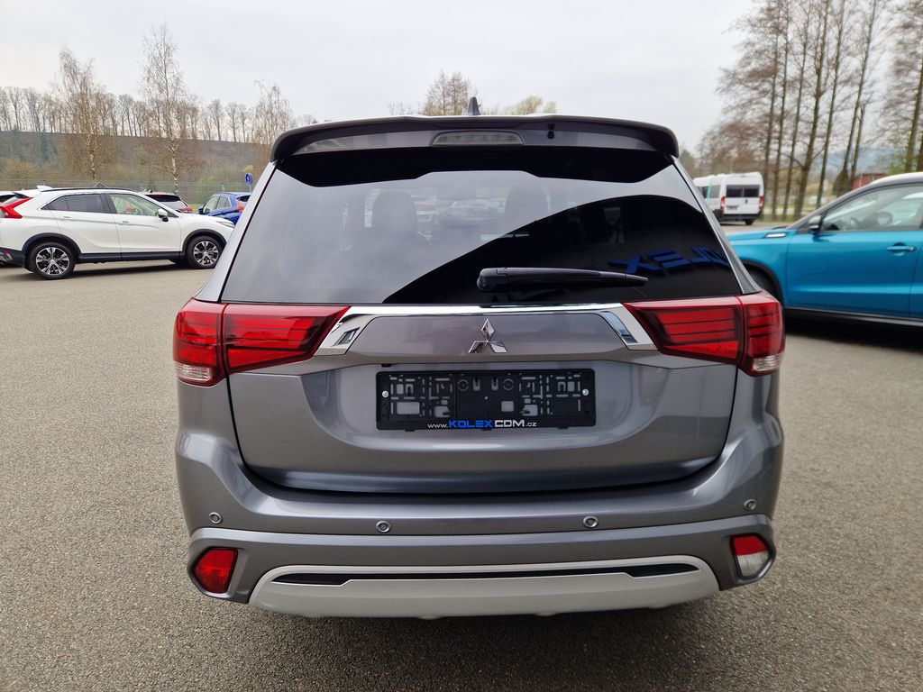 mitsubishi-outlander-2-4-phev-4x4 - 3