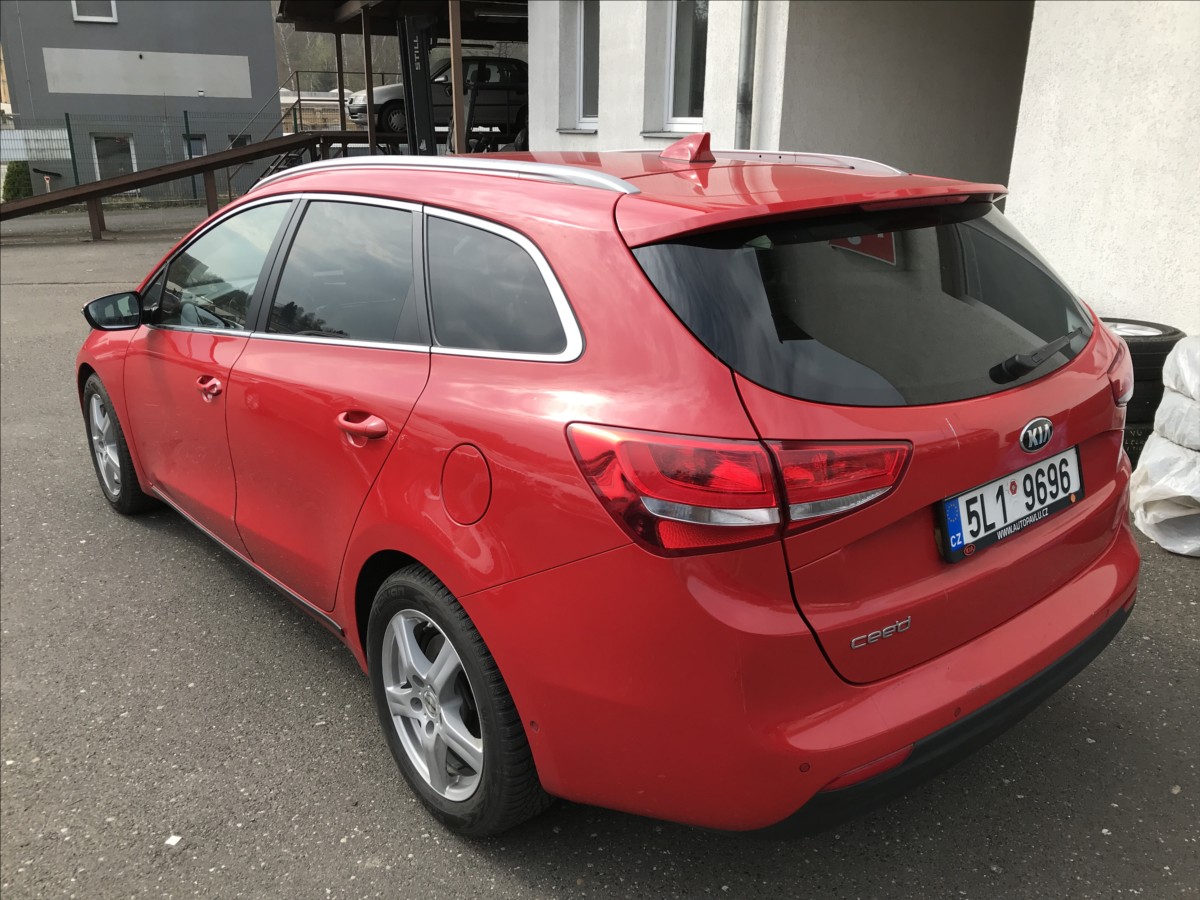 kia-ceed-1-6-99kw-automat-max-vybava - 4