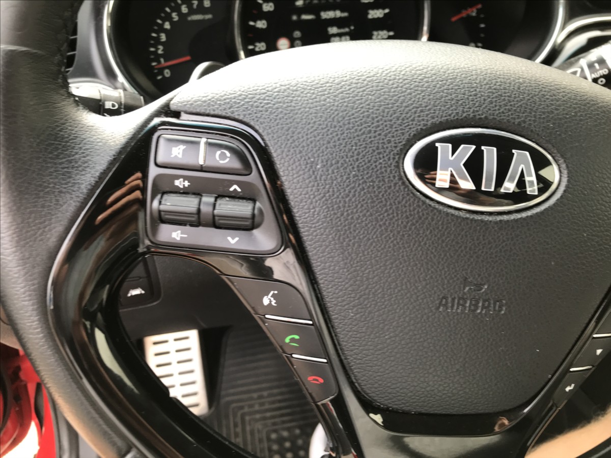 kia-ceed-1-6-99kw-automat-max-vybava - 9