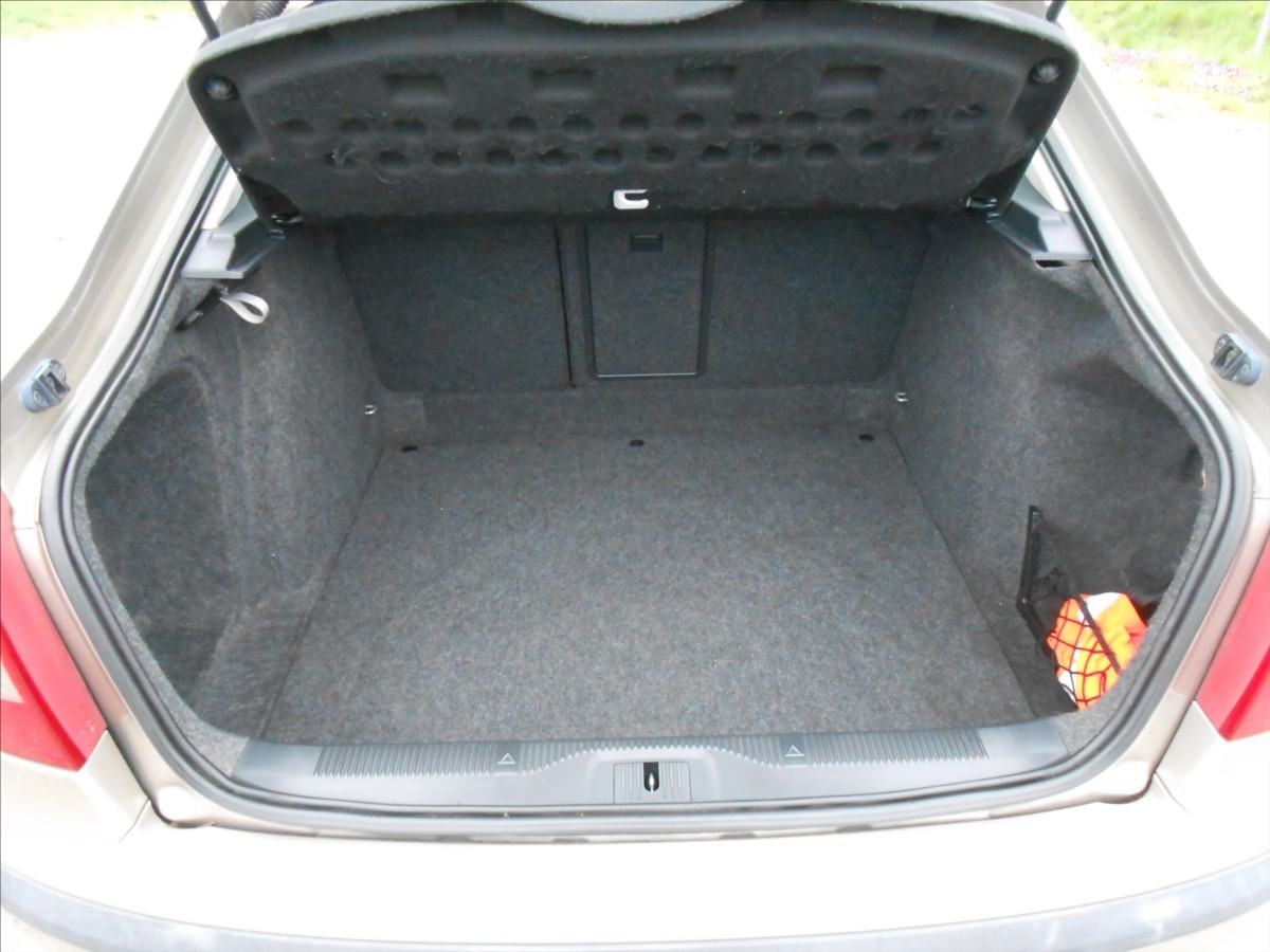 skoda-octavia-2-0-tdi-103-kw-serviska - 9