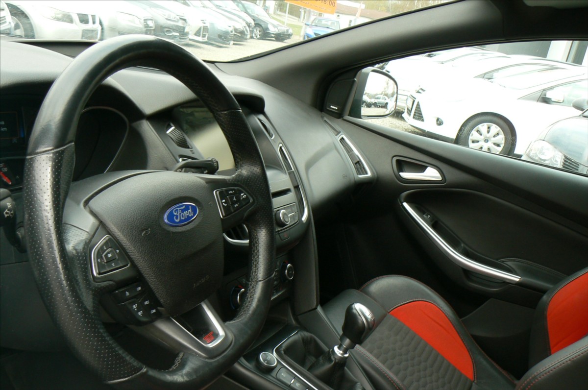 ford-focus-2-0-st-184-kw-44526-km - 9