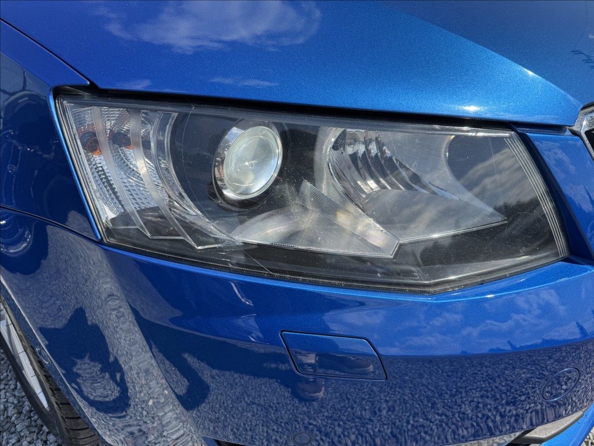 skoda-octavia-1-6-tdi-81kw-xenon-navi-vyhrev - 9