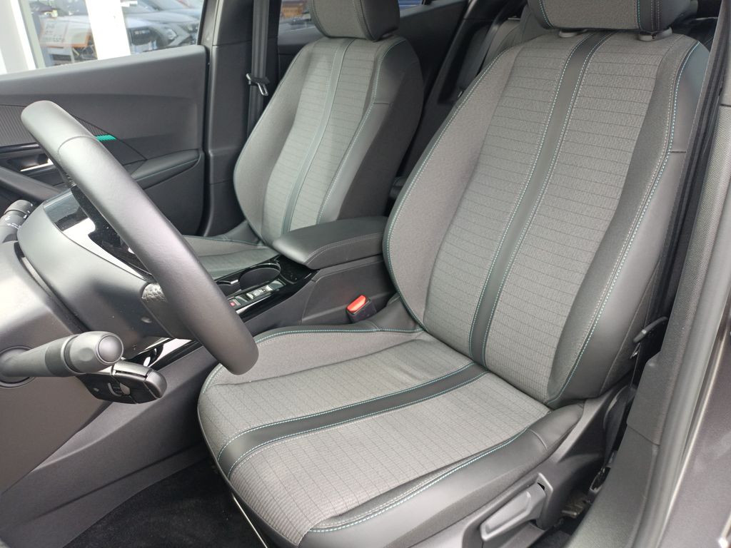 peugeot-2008-allure-1-2-pt-130k-man6 - 7